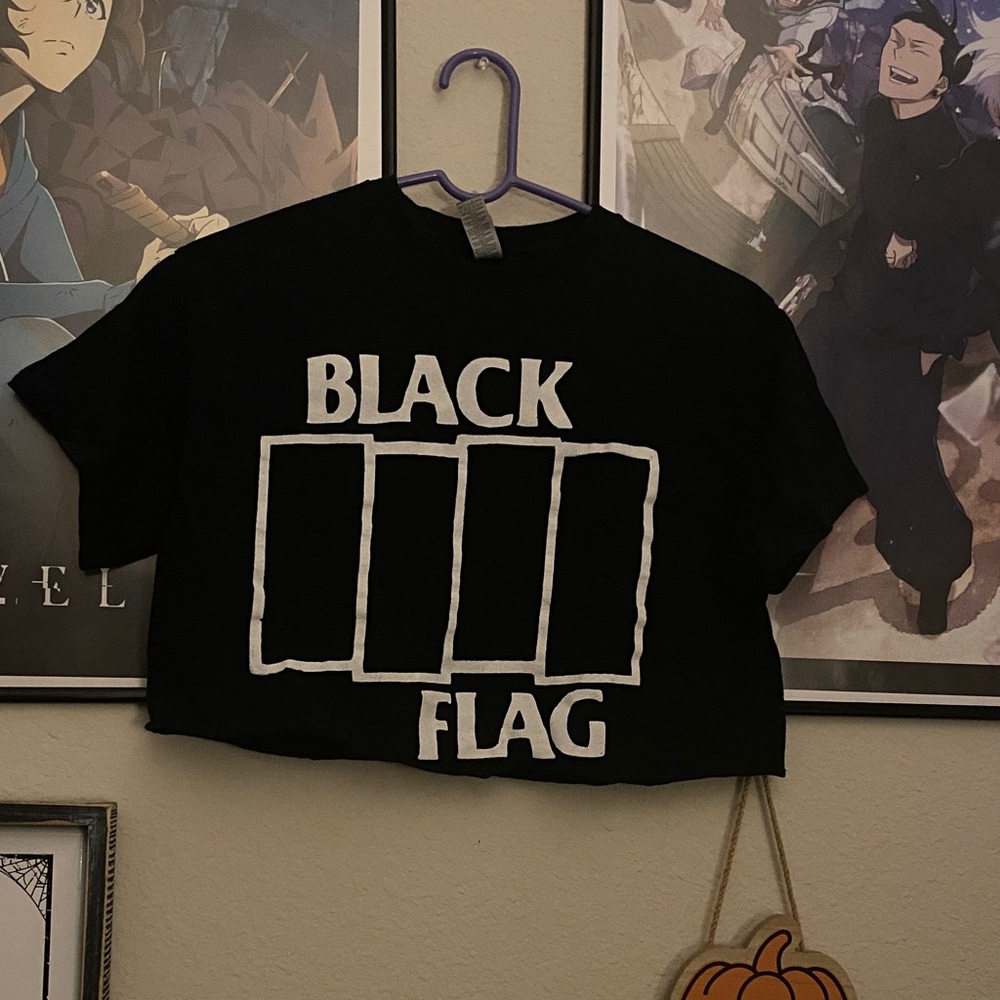 Black Flag crop tee